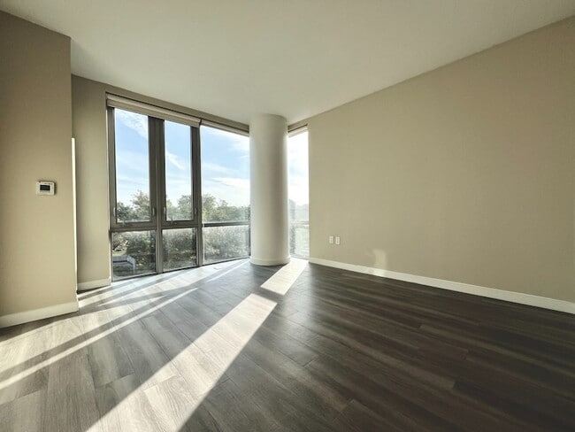 Building Photo - 1524 Sheepshead Bay Rd