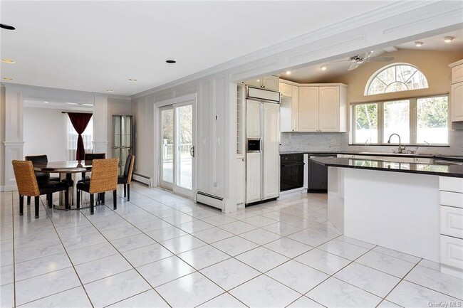 Building Photo - 2185 Sultana Dr