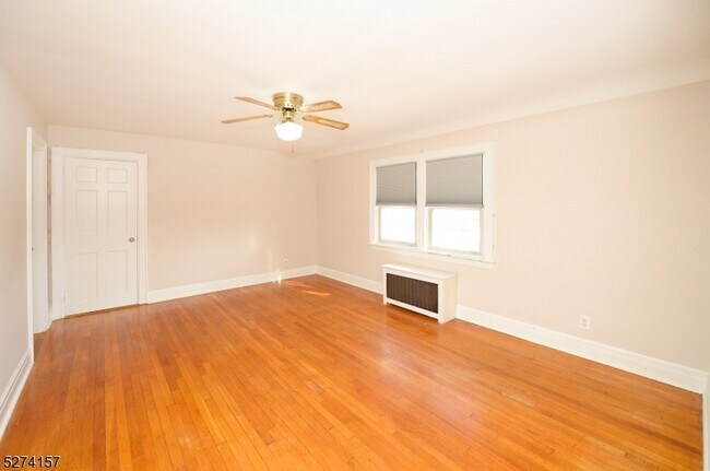 Building Photo - 29 13th Ave