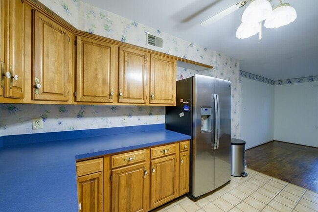 Building Photo - Beautifully Updated Townhome in Rockville