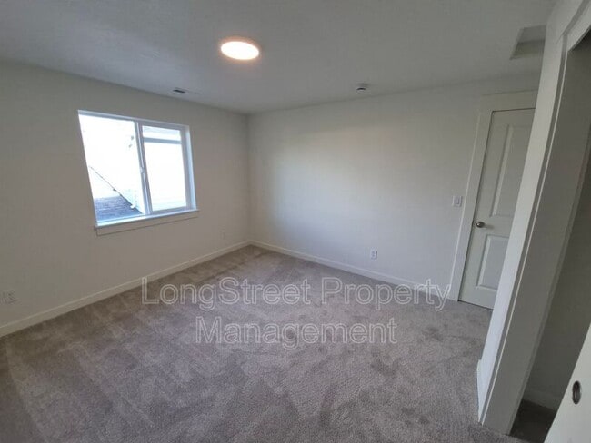 Building Photo - 4694 Finch St