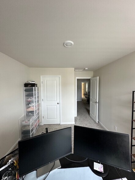 Building Photo - 1053 Plumcrest Dr