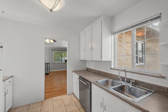 Building Photo - Great Platt Park two bed / two bath for rent