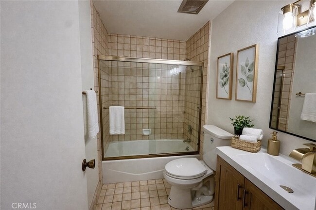 Building Photo - 18562 Stare St