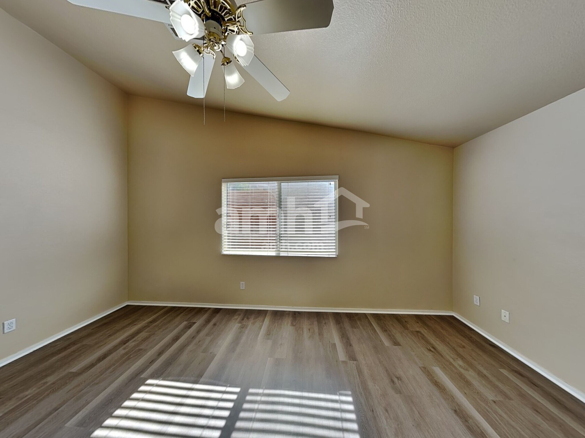 Building Photo - 325 Greenleaf Glen St