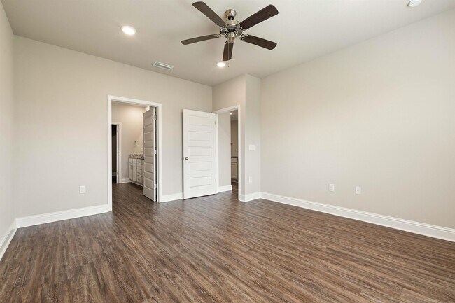 Building Photo - 9376 Swan Point Rd