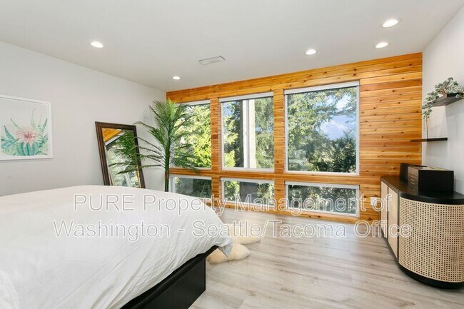 Building Photo - 7229 Turquoise Dr SW