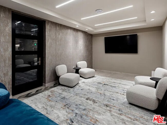 Building Photo - 505 S Barrington Ave