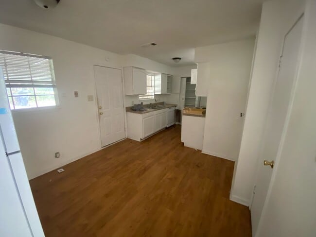 Building Photo - 720 Ave D