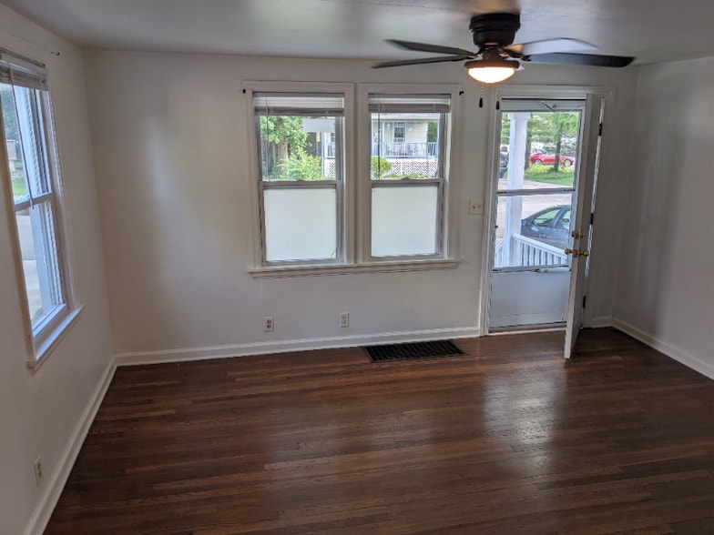 Building Photo - 4610 Belleview Ave