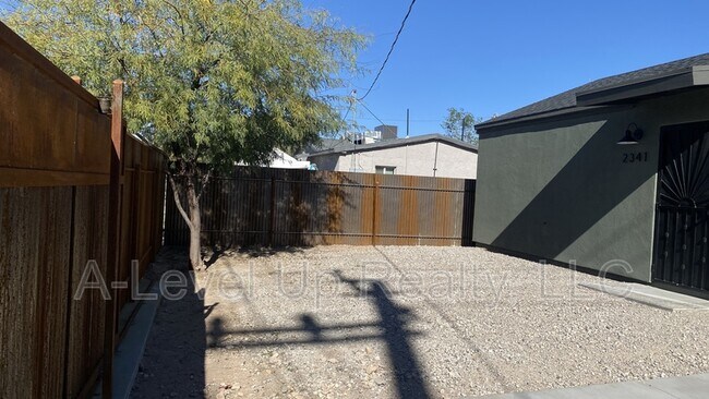 Building Photo - 2341 S 3rd Ave