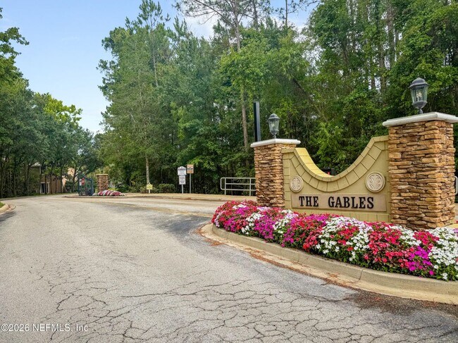 Building Photo - 577 Scrub Jay Dr