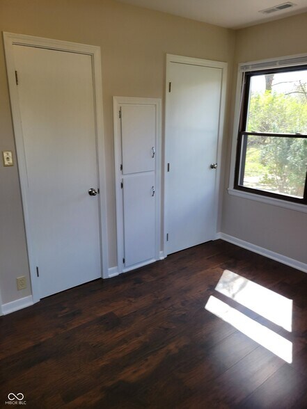 Building Photo - 10570 Barmore Ave