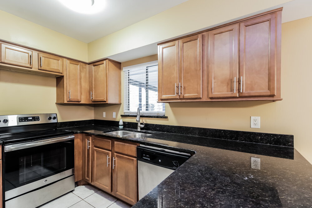 Building Photo - 647 Redwood Dr