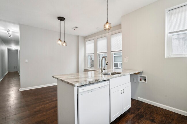 Building Photo - 924 S 58th St