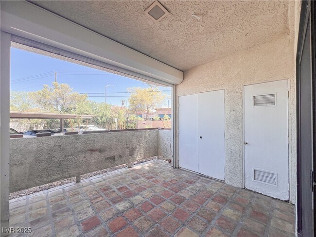 Building Photo - 4842 Nara Vista Way