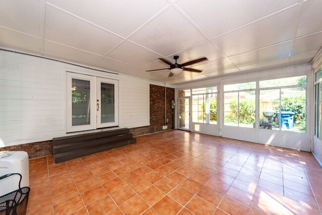 Building Photo - 3 Bedroom 2 Bath Home in Kings Grant - Sum...