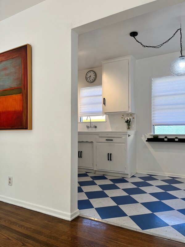 Building Photo - 2226 S Ridgeley Dr