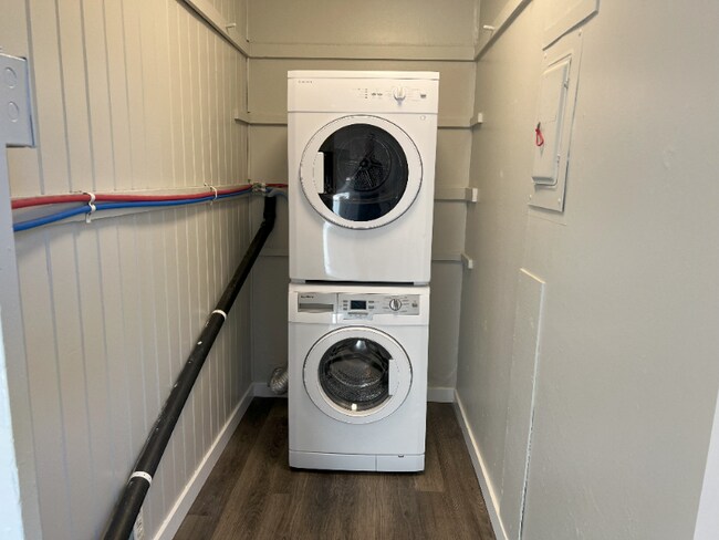 Building Photo - 2717 Callahan Dr