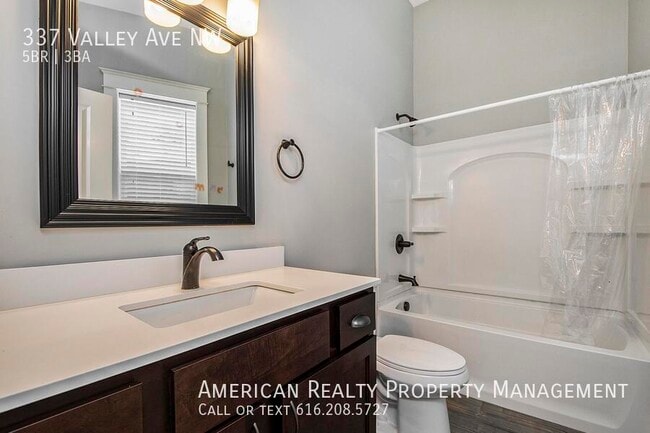 Building Photo - 337 Valley Ave NW