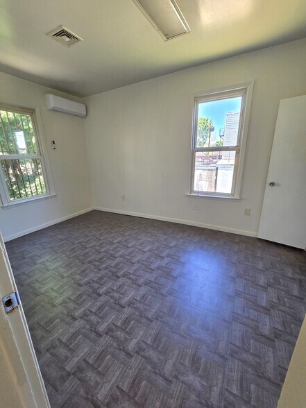 Building Photo - 953 Bergen St