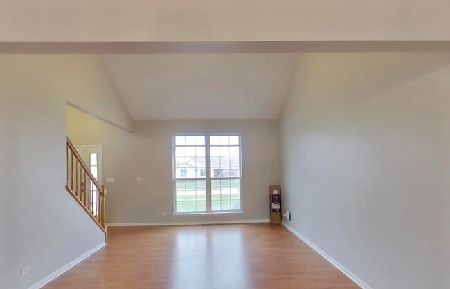 Building Photo - Available And Ready To Move In.