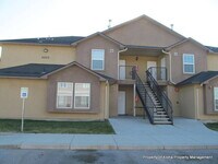 Building Photo - 1067 W Pine Ave