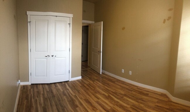 Building Photo - Stunning Down Town Condo in Secure Building