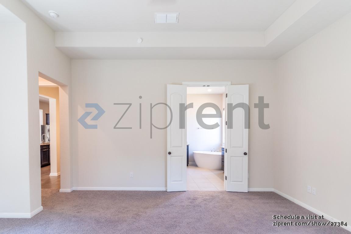 Building Photo - Unit
