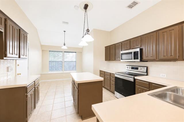 Building Photo - 10701 Nashville Dr