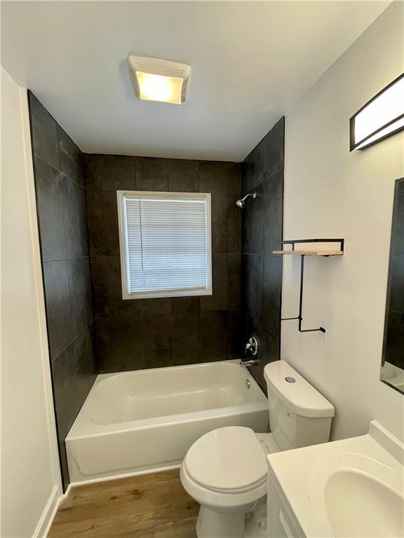 Building Photo - 2908 Skyland Dr NE