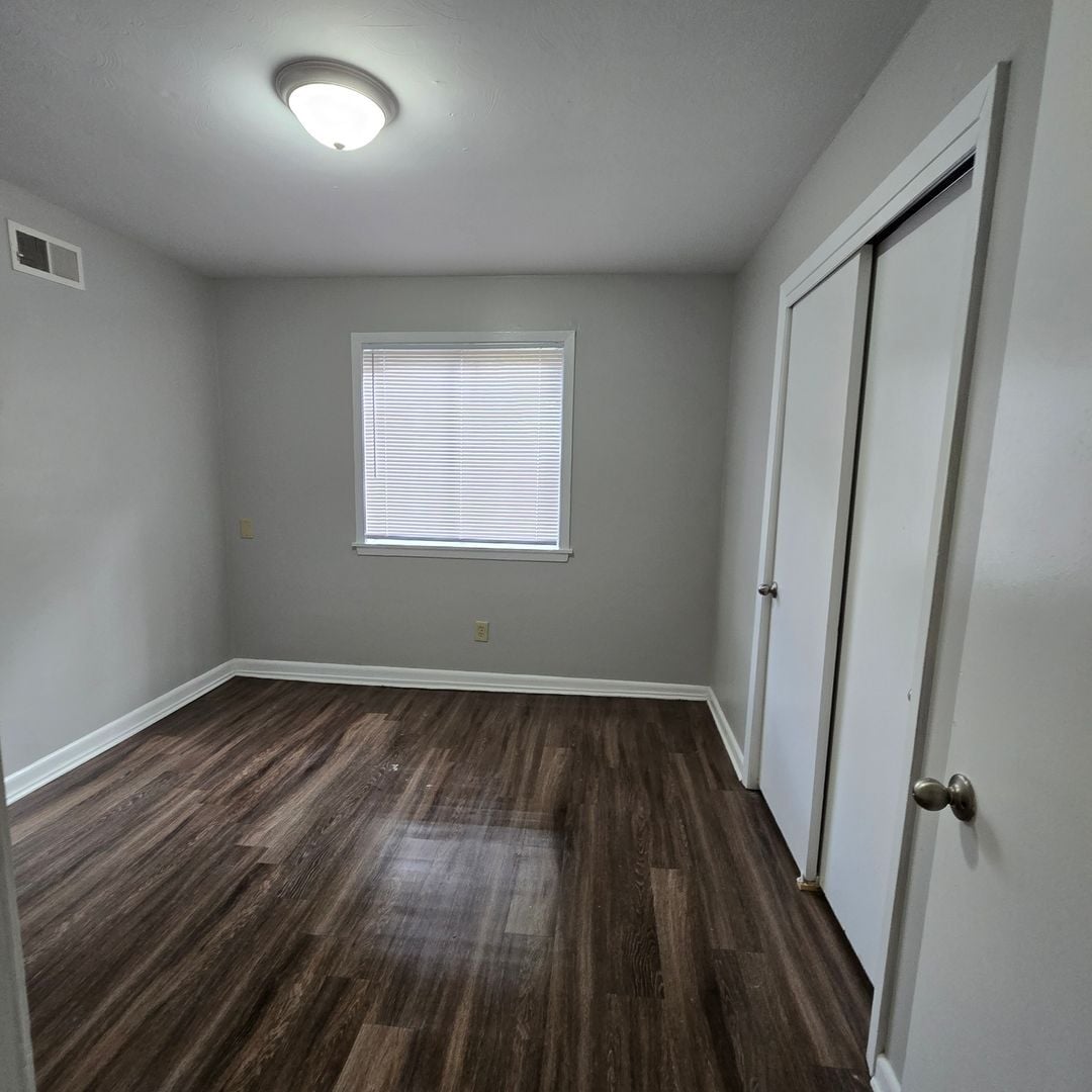 Building Photo - 1555 Staunton Dr