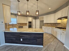 Building Photo - 15015 Dawnbrook Dr