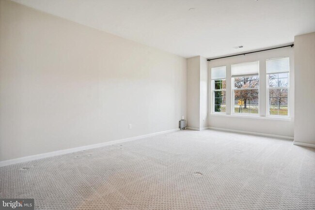 Building Photo - 13930 Greendale Dr