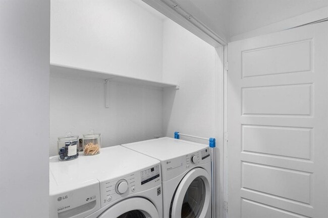 Building Photo - 3204 Egan Dr