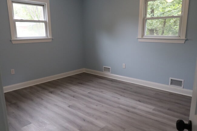 Building Photo - 2116 Trafalgar Dr