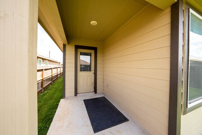 Building Photo - 3 Bedroom Rental in Convenient West San Antonio Location