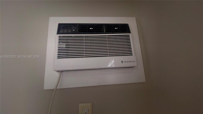 Building Photo - 200 S Birch Rd