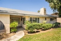 Building Photo - Clean & updated 2 bed/2 bath condo available for lease. Student-friendly & walking distance to UCR