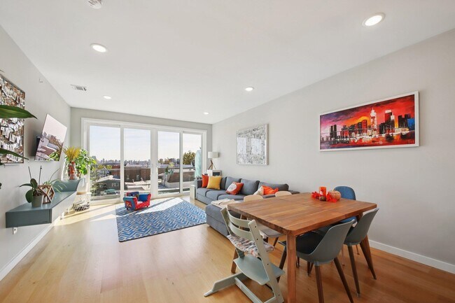 Building Photo - 306 New York Ave