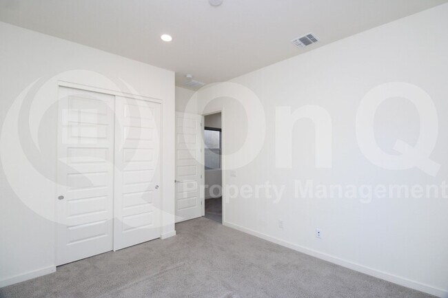 Building Photo - 1222 E La Mirada Dr