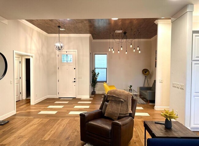 Building Photo - 812 Fox Hollow Dr