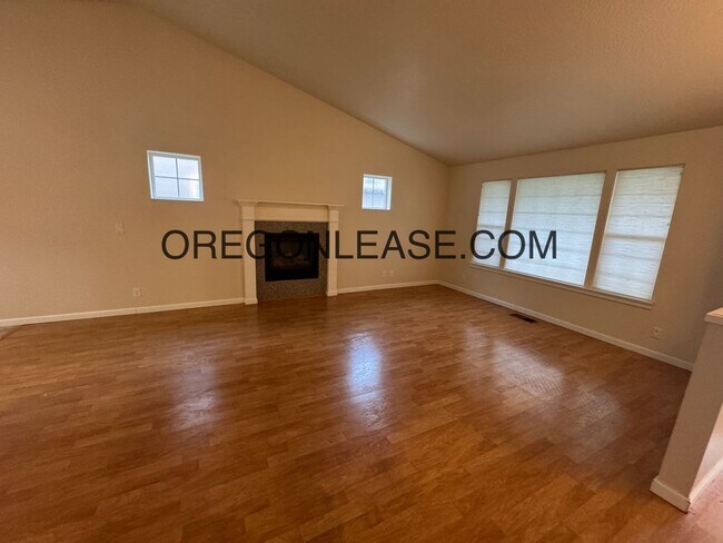 Building Photo - 3 bed 2 bath North river rd area home