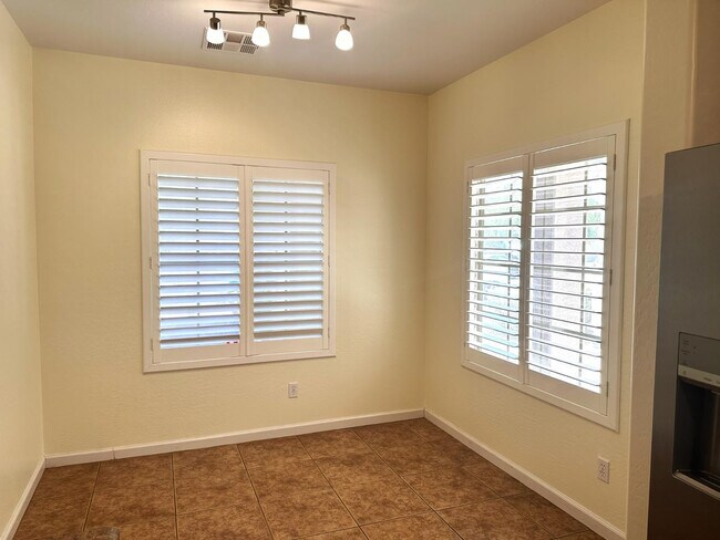 Building Photo - 11642 W Mountain View Dr