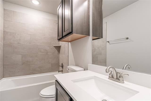 Building Photo - 2328 Greystone Dr