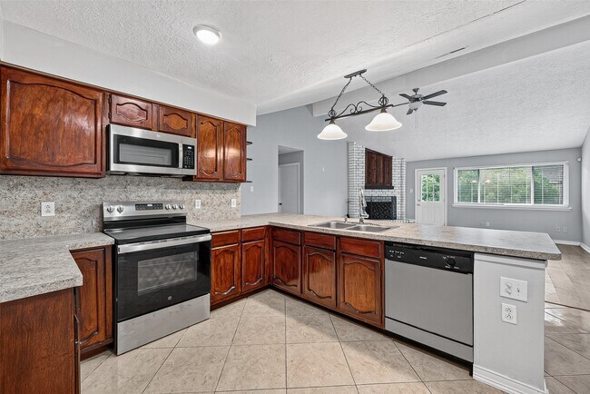 Building Photo - 19610 San Gabriel Dr
