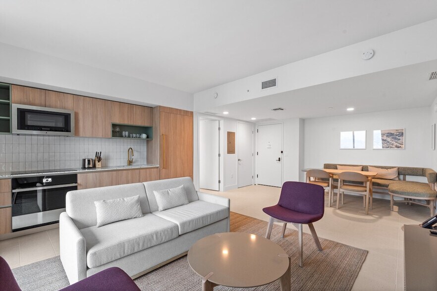 Building Photo - 125 NE 6th St