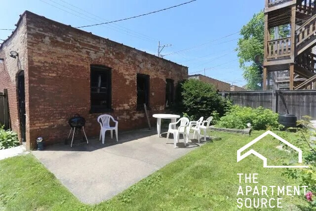 Building Photo - 2619 W Greenleaf Ave