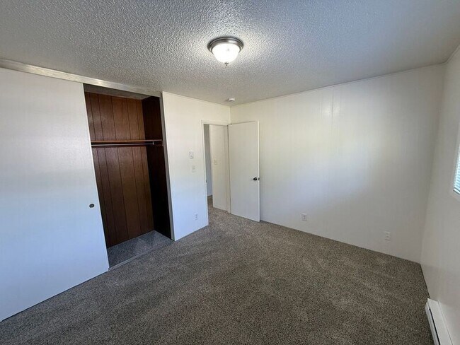 Building Photo - 550 SW Levens St