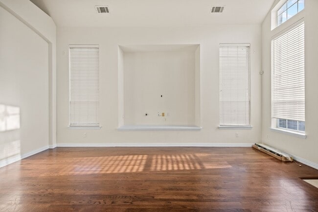 Building Photo - Stunning 4-Bedroom Rental Home with office...